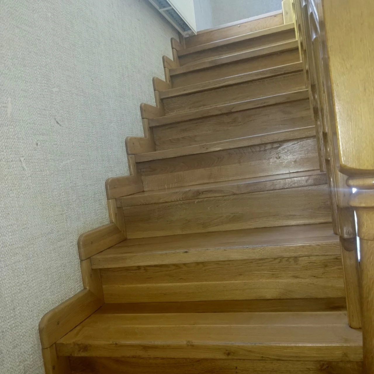 Продаються двух поверховий будинок 1/2
