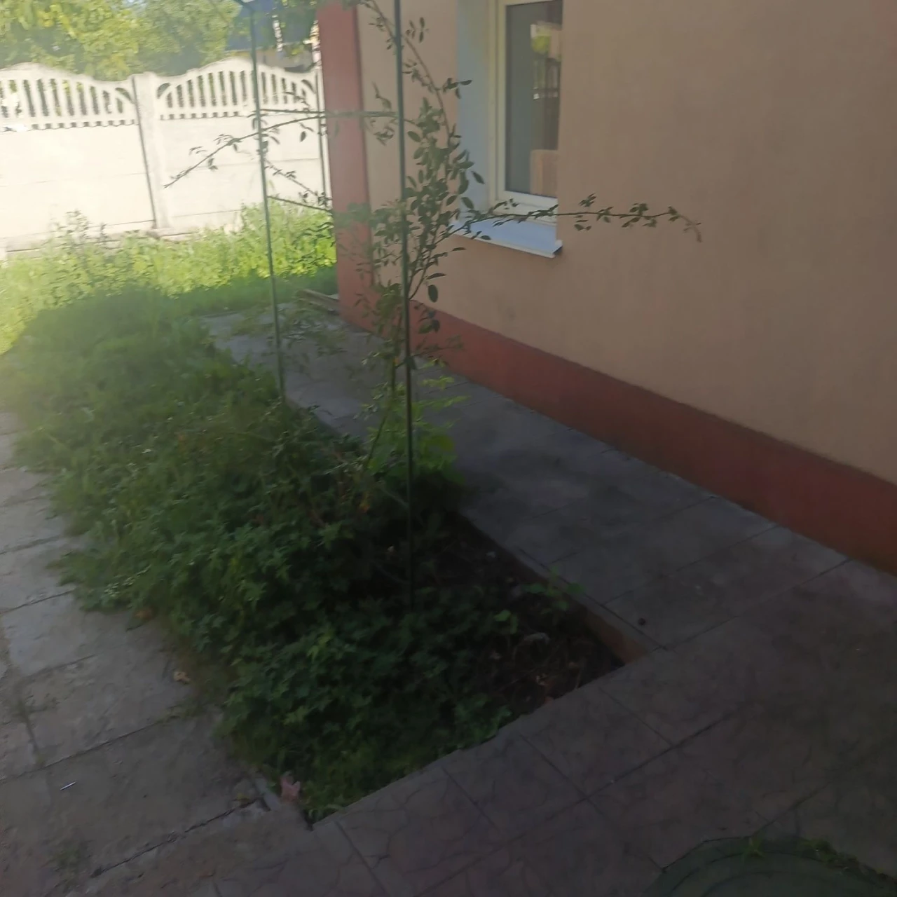 Продаються двух поверховий будинок 1/2