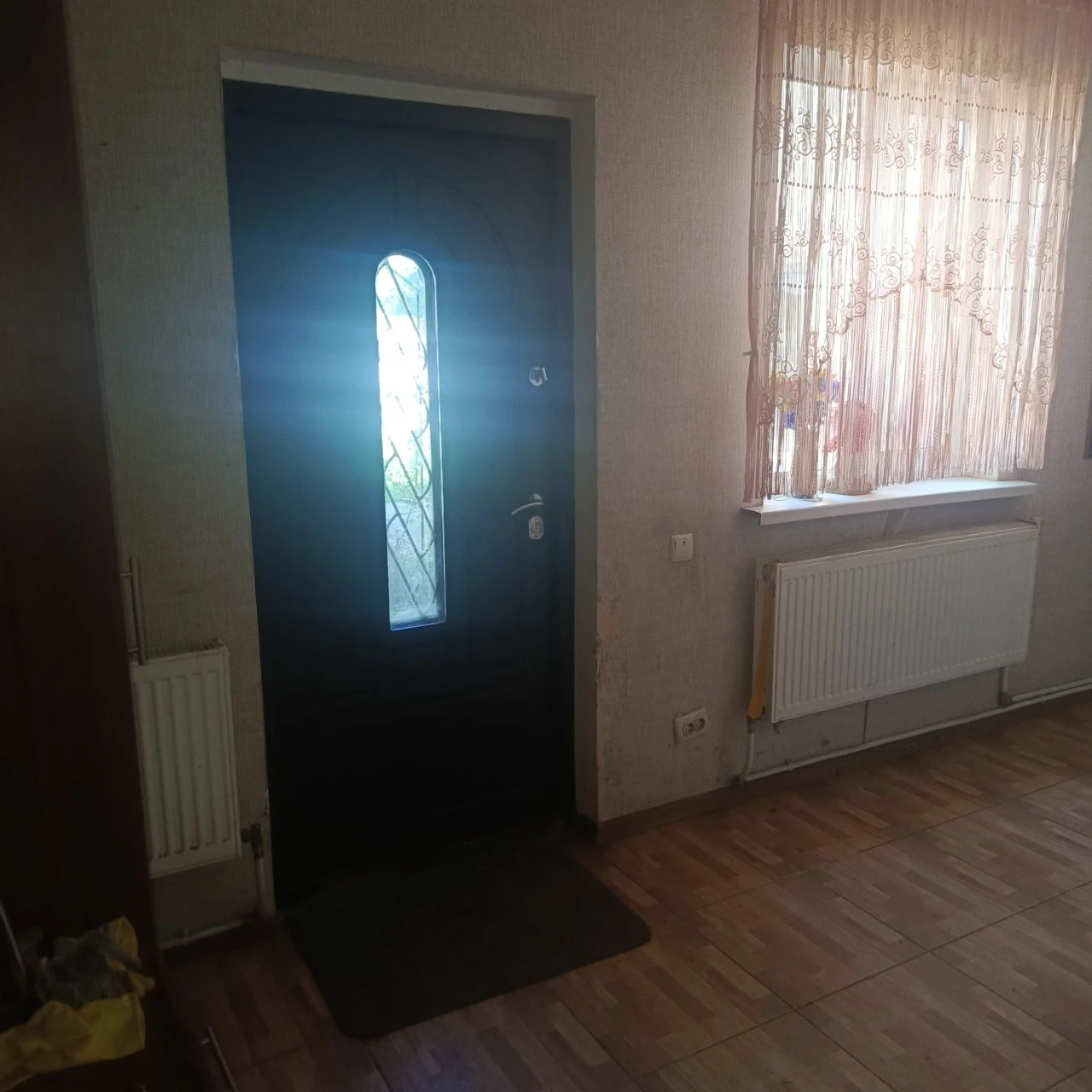 Продаються двух поверховий будинок 1/2