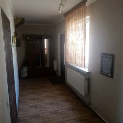 Продаються двух поверховий будинок 1/2