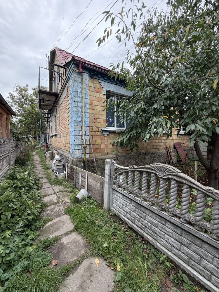 Продаж 1/2 будинку біля річки та лісу — м. Фастів