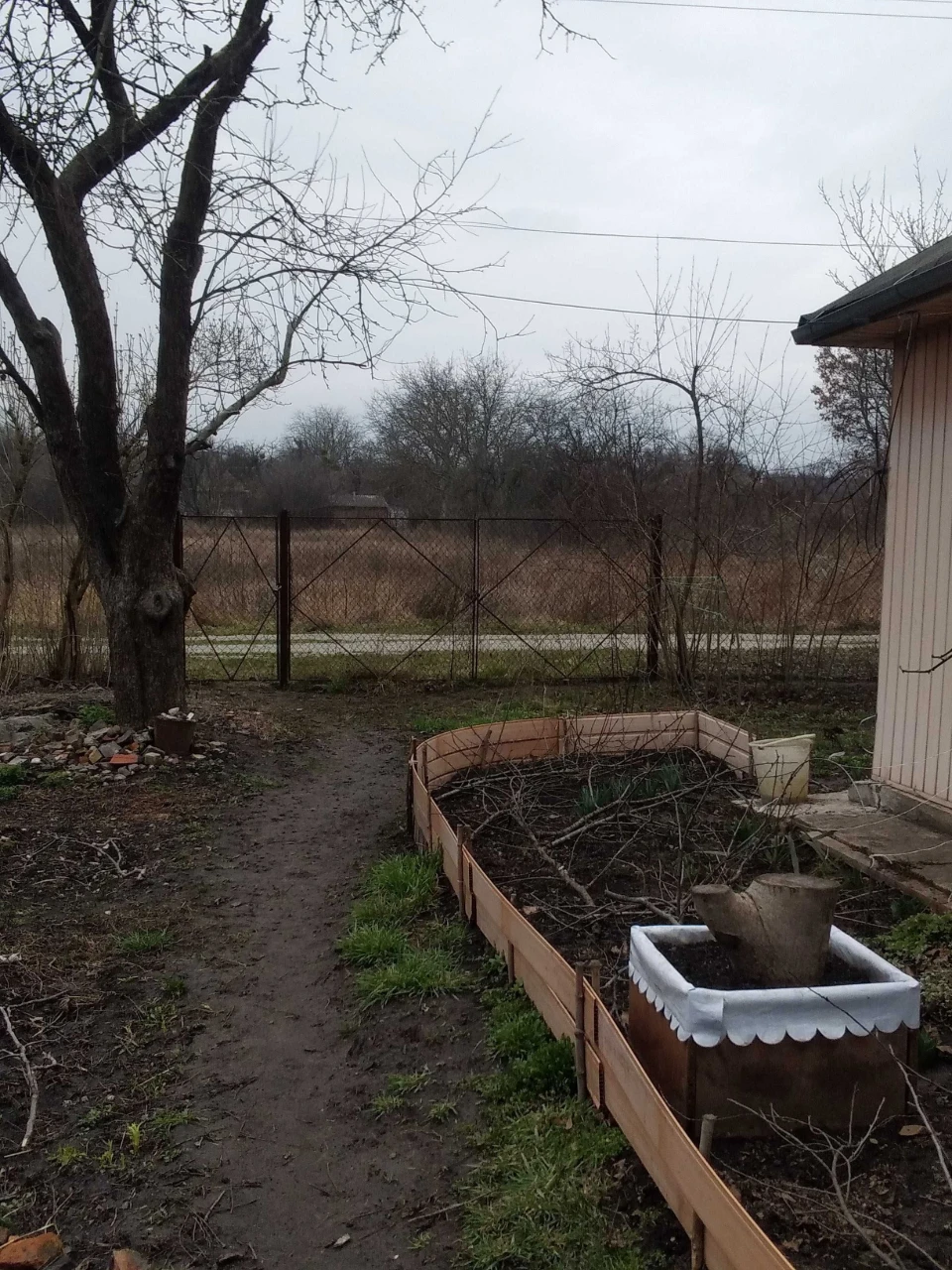 Будинок старенький, але доглянутий, 75 км від Київа (Фастівс