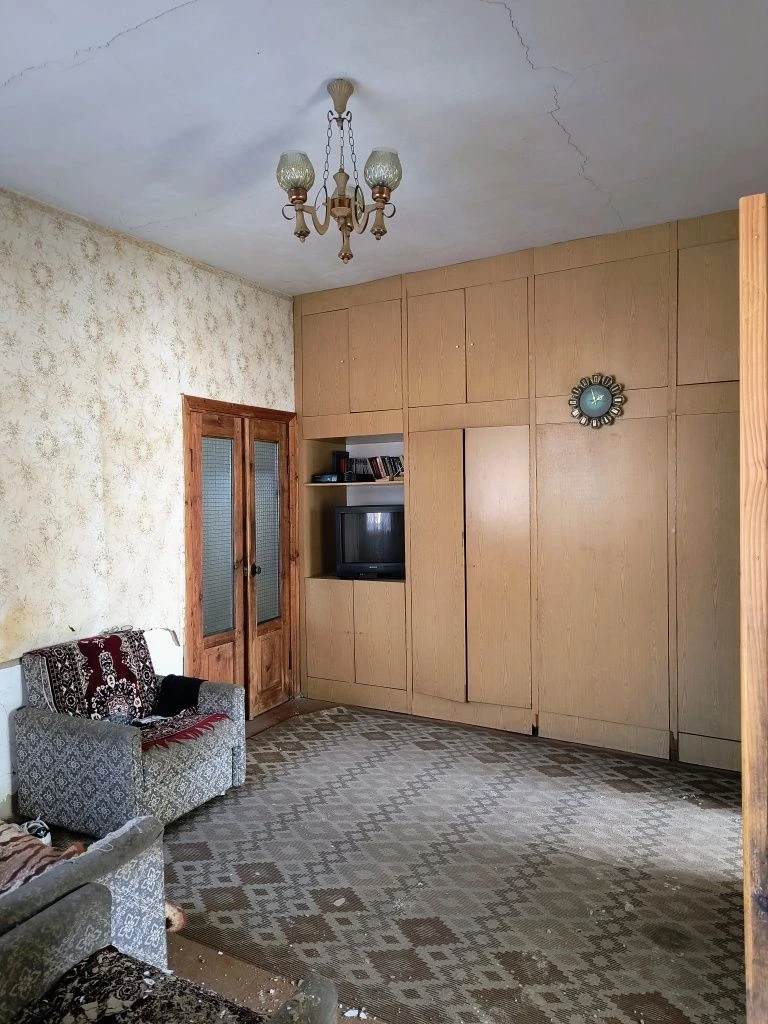 Продаж просторого будинку під ремонт!