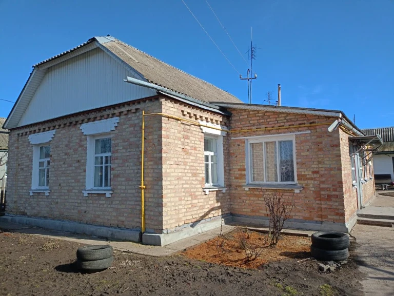 Продається будинок( частина) у Фастові.