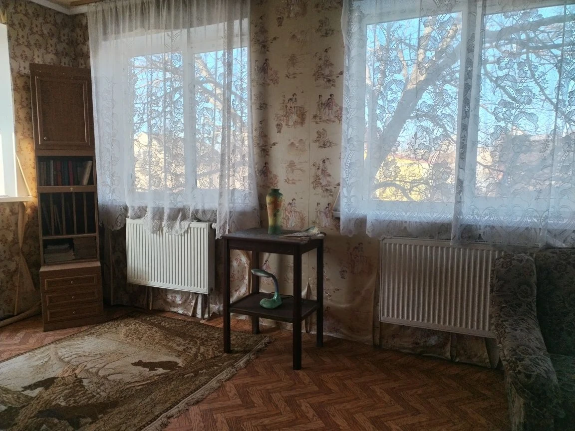Продається будинок неподалік від центру міста