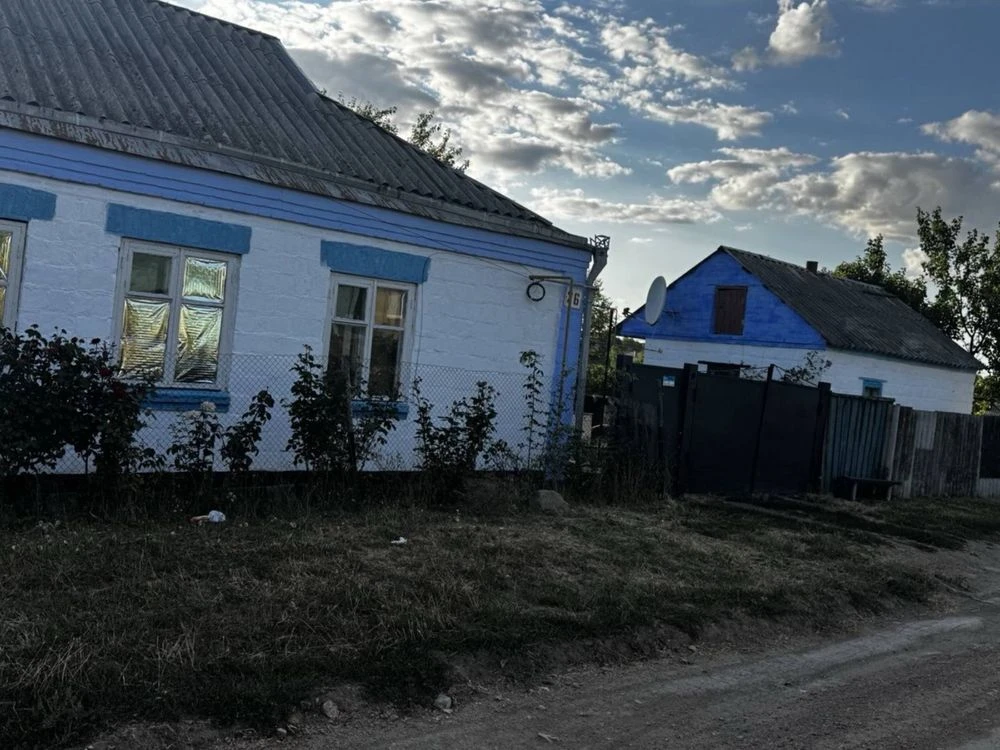 Продам особистий будинок на проживання 4 прожиточні,два кори