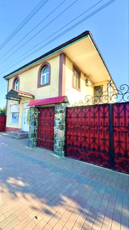 Продаж торгового приміщення з житловою квартирою на 2 поверс