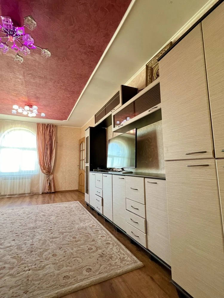 Продаж торгового приміщення з житловою квартирою на 2 поверс