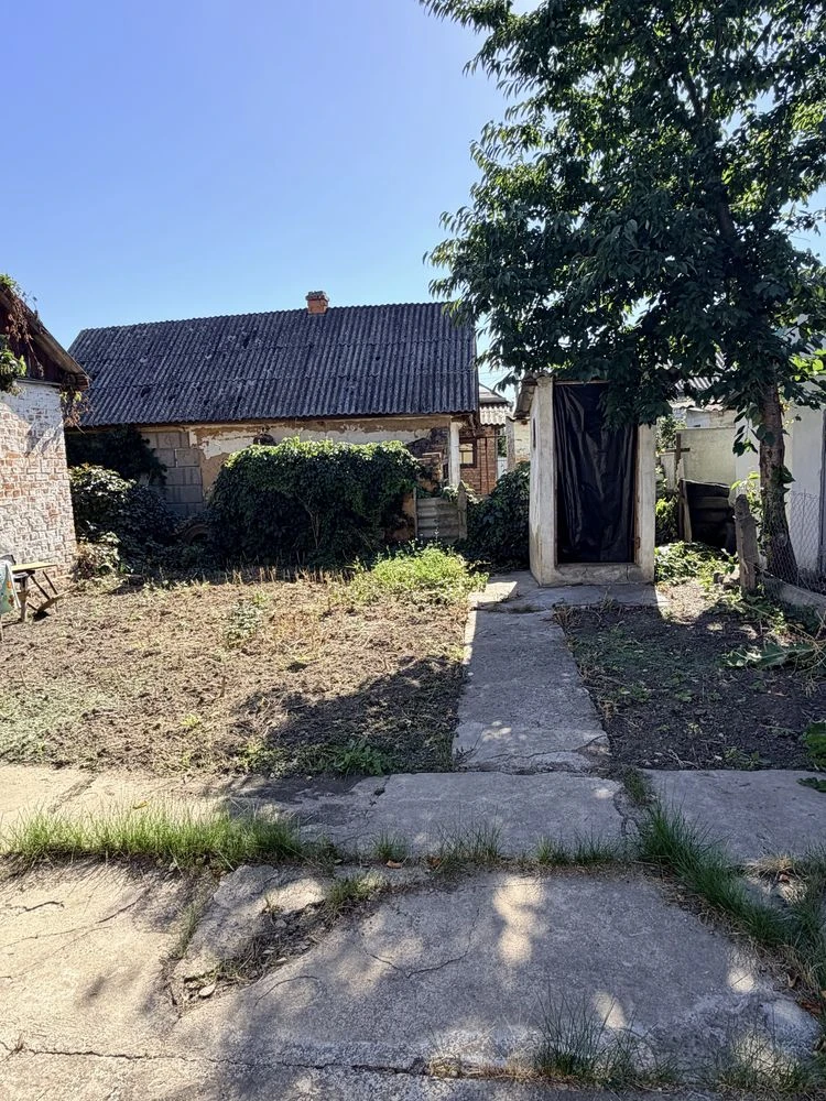 Продаж будинку на дві половини!