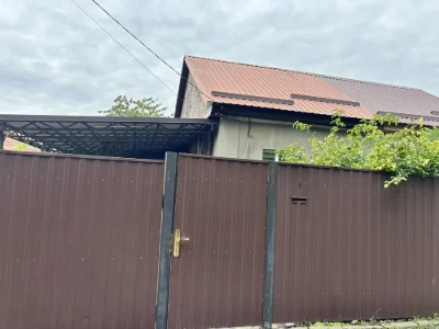 Будинок на дві половини