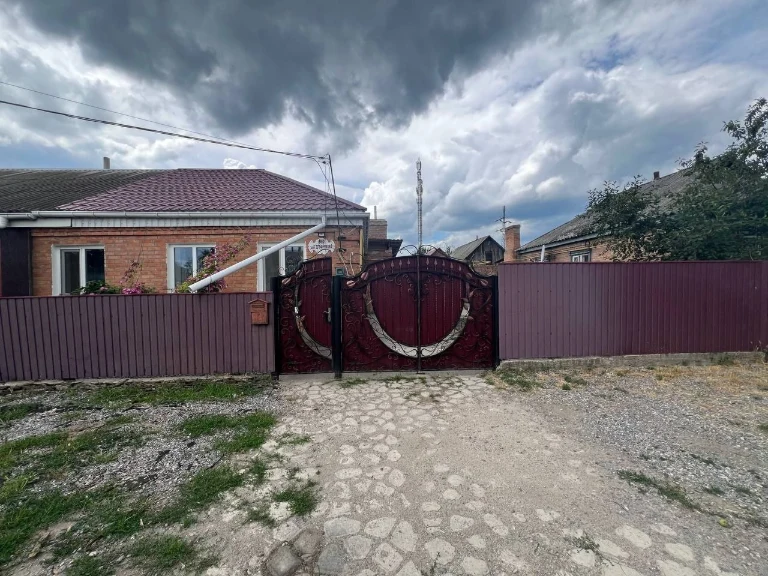 Продаж 1/2 будинку