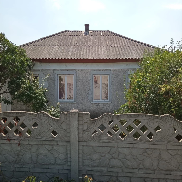 Продам будинок зі стабільним електропостачанням,  зокрема в