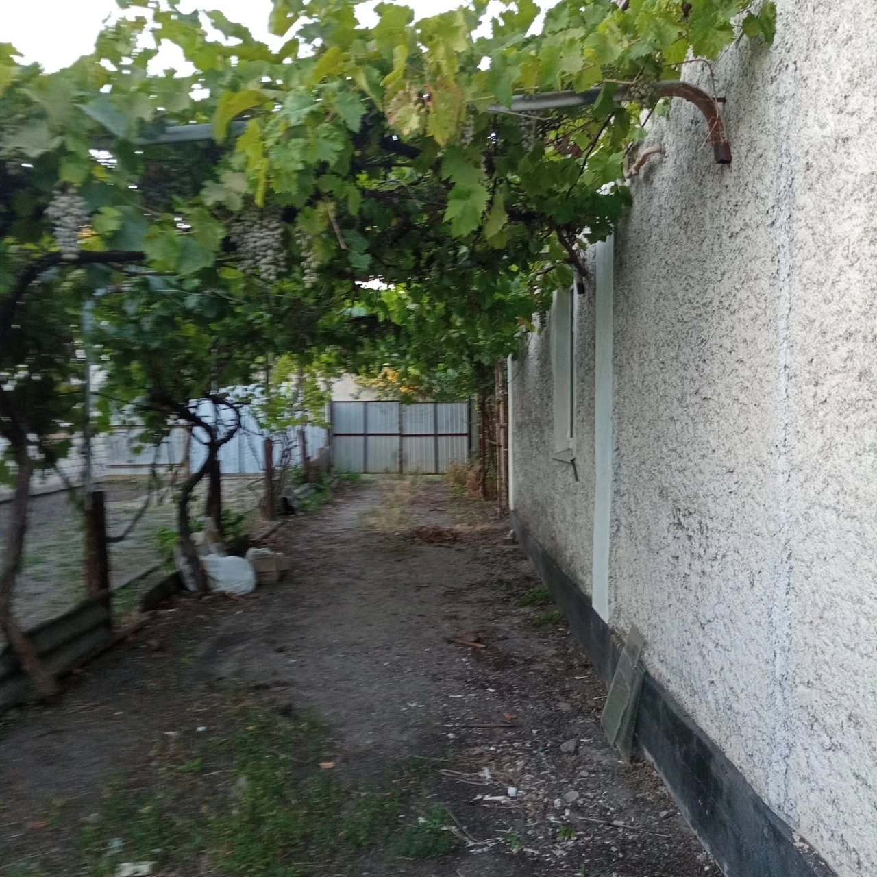 Продам будинок зі стабільним електропостачанням,  зокрема в