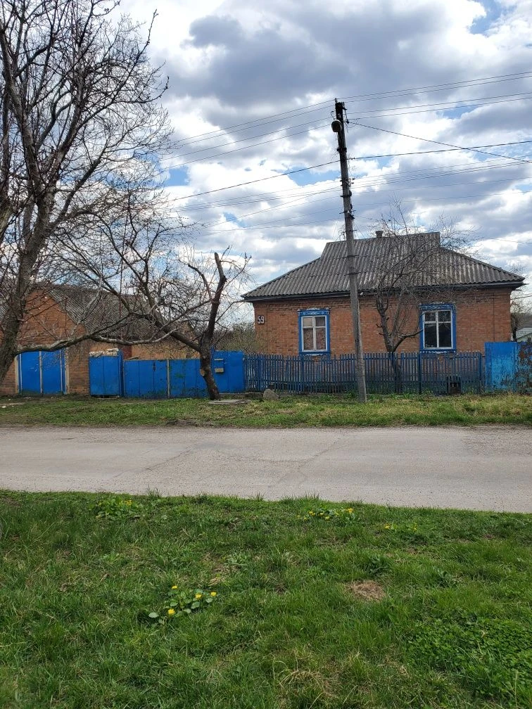 Продається будинок в  тихому , спокійному місці