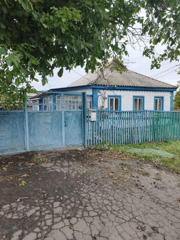 Продам будинок. Неподалік від центру.