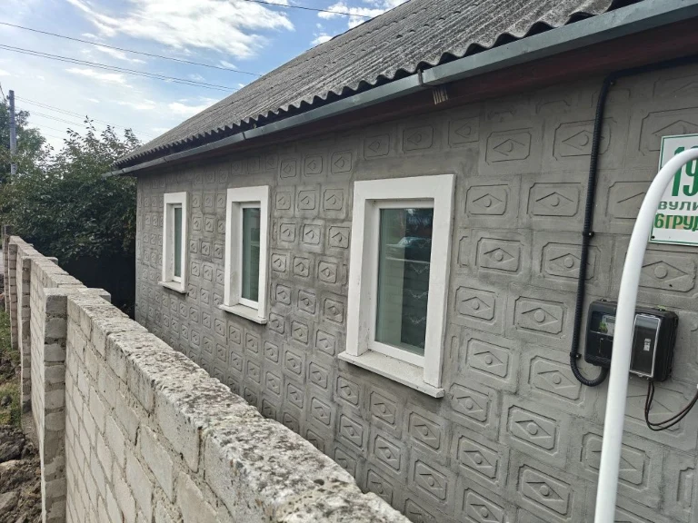 Продам житловий будинок на перехресті вулиць 6-го Грудня і Г