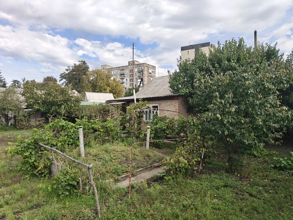 Продам житловий будинок на перехресті вулиць 6-го Грудня і Г