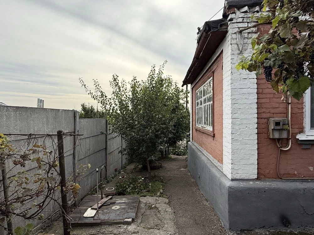 Продам частину будинку по вул. Знамʼянська (р-н 6 школи)