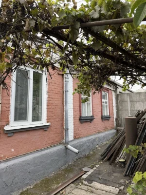 Продам частину будинку по вул. Знамʼянська (р-н 6 школи)