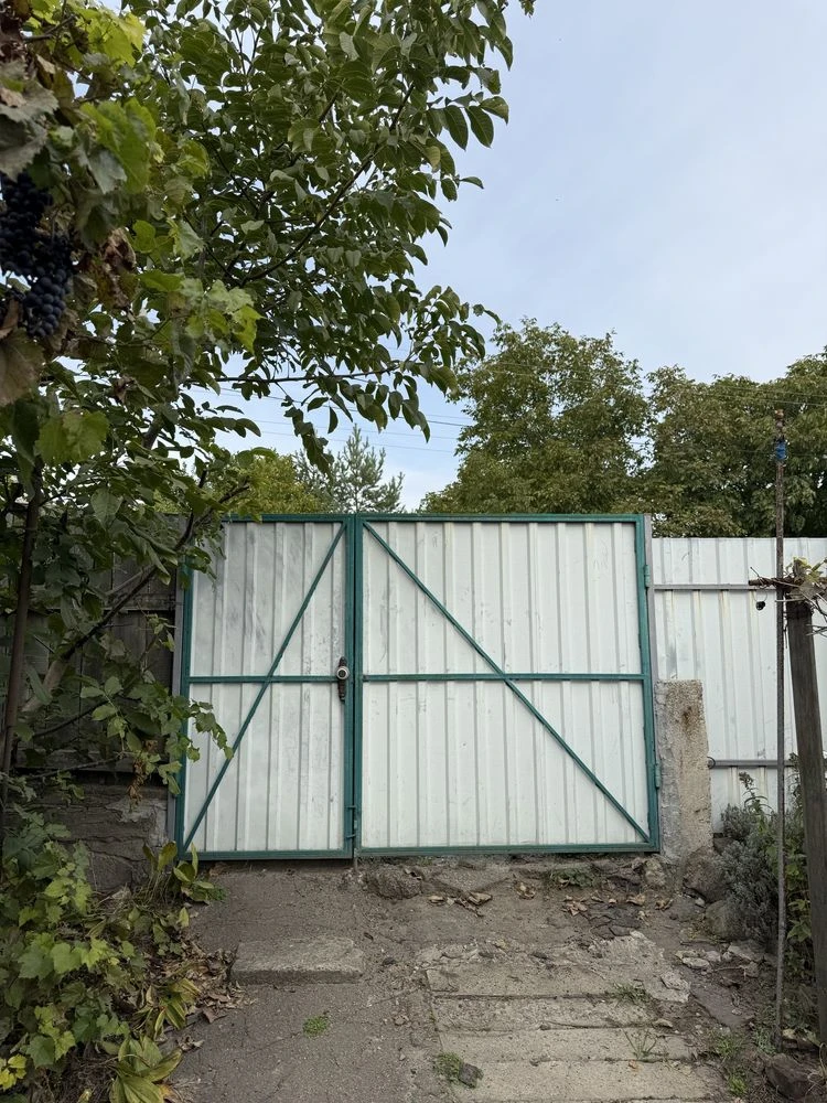 Продам частину будинку по вул. Знамʼянська (р-н 6 школи)