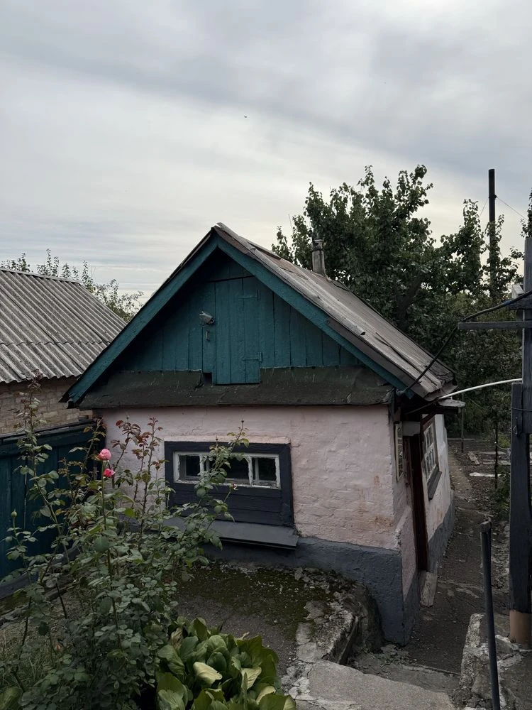 Продам частину будинку по вул. Знамʼянська (р-н 6 школи)