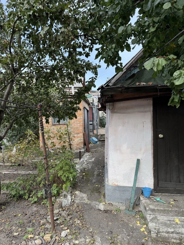 Продам частину будинку по вул. Знамʼянська (р-н 6 школи)