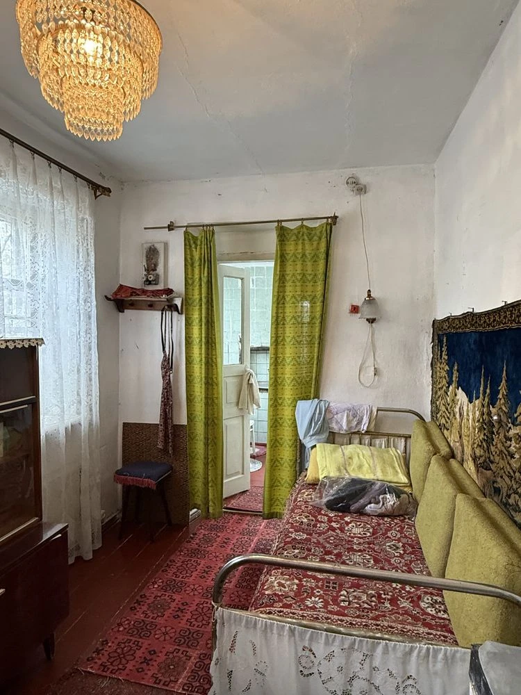 Продам частину будинку по вул. Знамʼянська (р-н 6 школи)