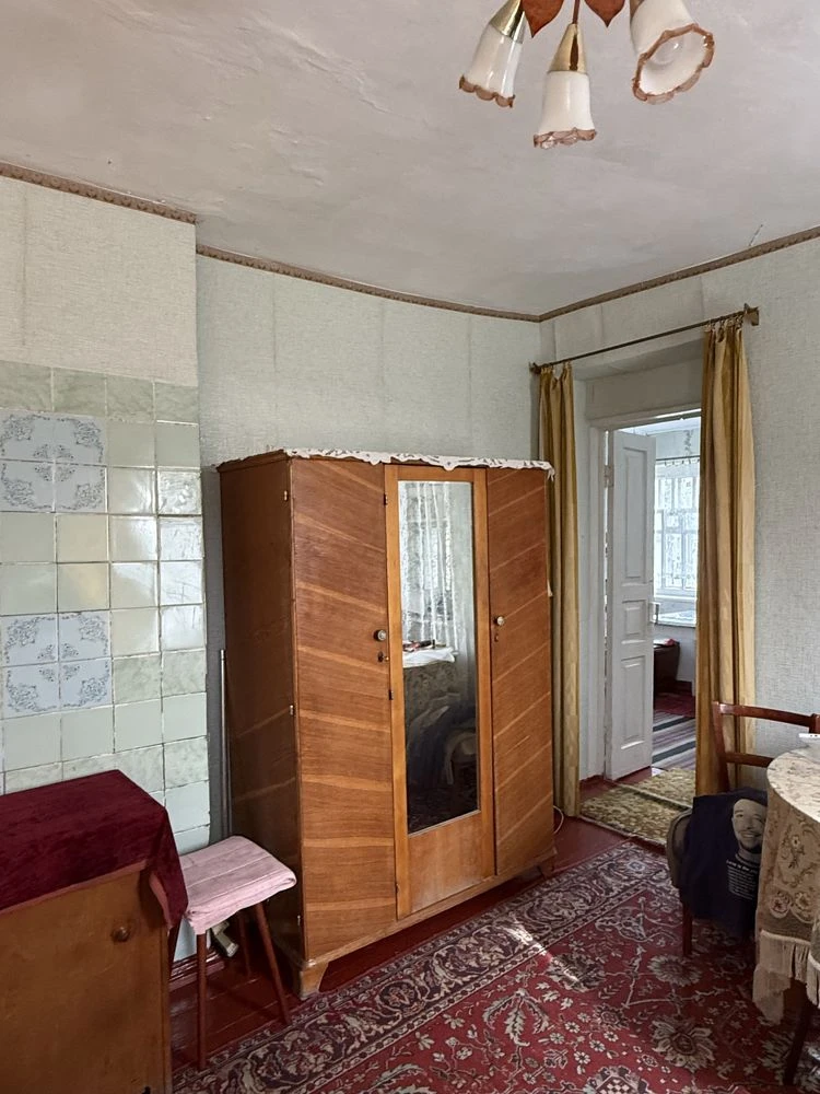 Продам частину будинку по вул. Знамʼянська (р-н 6 школи)