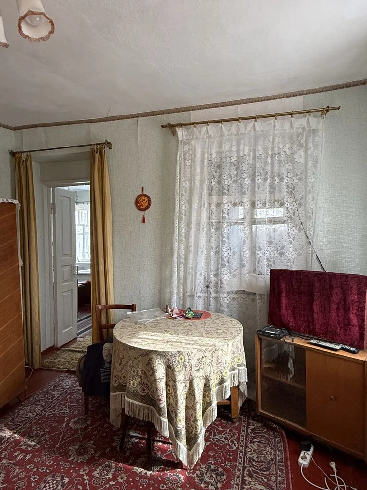 Продам частину будинку по вул. Знамʼянська (р-н 6 школи)