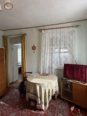 Продам частину будинку по вул. Знамʼянська (р-н 6 школи)