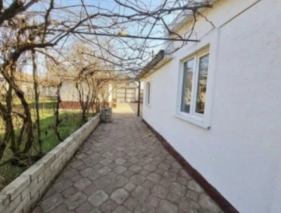 продається будинок