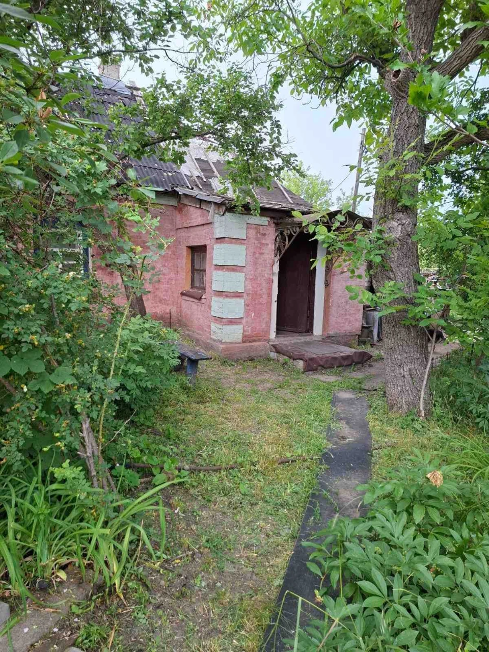 Продам будинок з земельною ділянкою по вул. Скічка (14 район