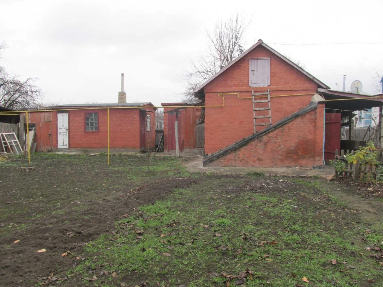 Продам газифікований будинок по вулиці Театральній (р-н Пере