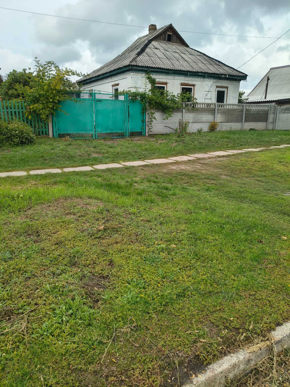Продам будинок,  15-й район, потребує ремонту.