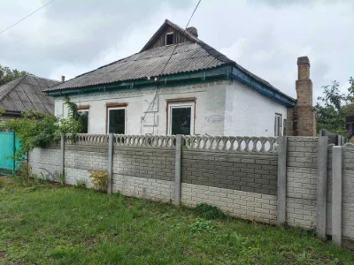 Продам будинок,  15-й район, потребує ремонту.