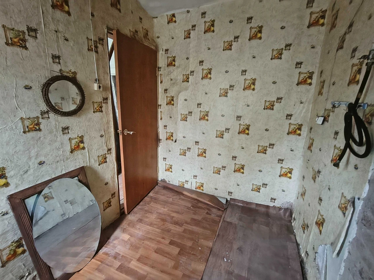 Продам будинок,  15-й район, потребує ремонту.