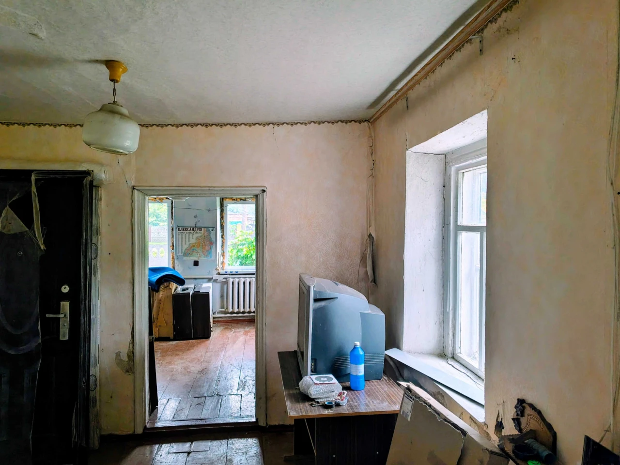 Продам будинок,  15-й район, потребує ремонту.