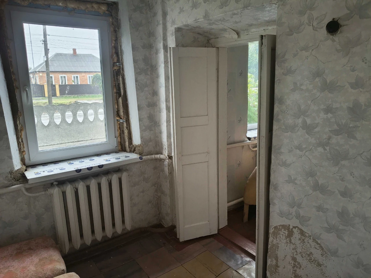 Продам будинок,  15-й район, потребує ремонту.