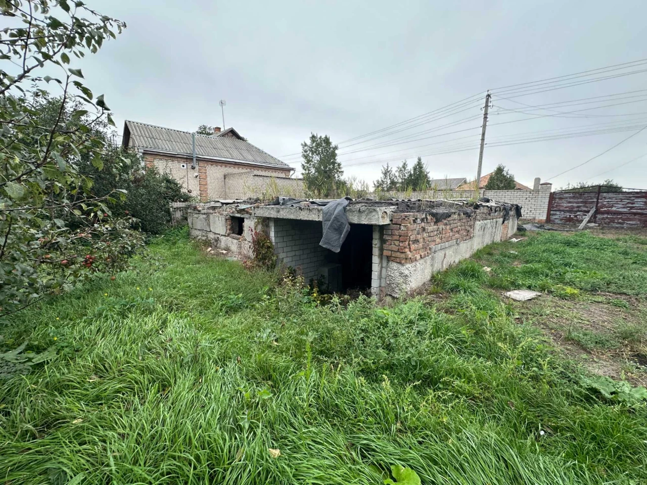 Незавершене будівництво житлового будинку