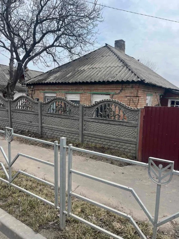 Дім на 14 районі ( с великою  територією  та огородом   )