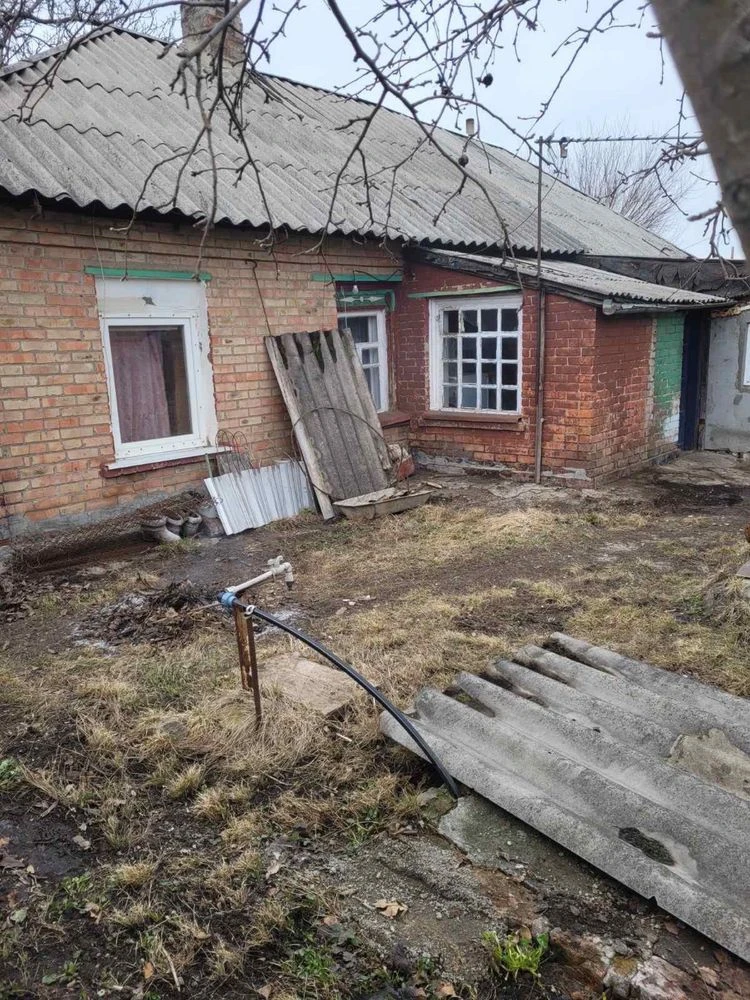 Дім на 14 районі ( с великою  територією  та огородом   )