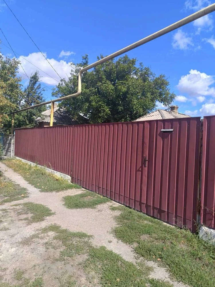 Продам 2 кімнатний будинок з великою земельною ділянкою (р-н
