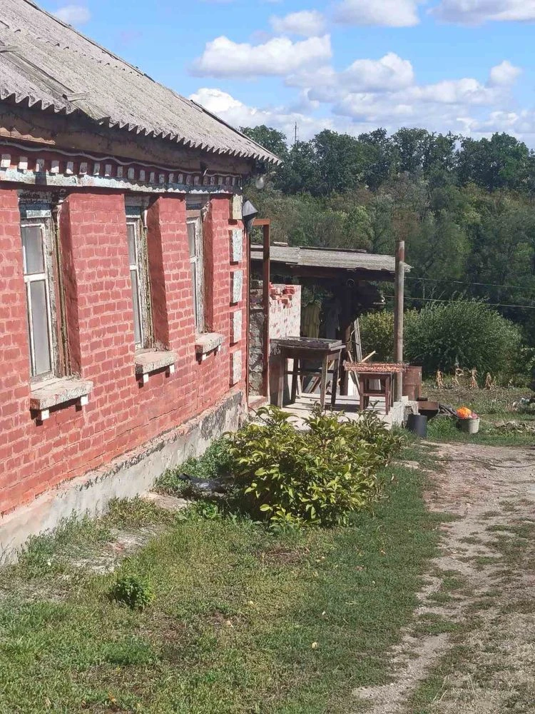Продам 2 кімнатний будинок з великою земельною ділянкою (р-н