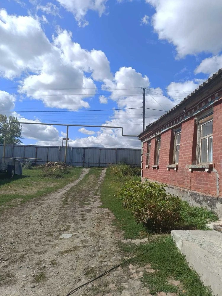 Продам 2 кімнатний будинок з великою земельною ділянкою (р-н