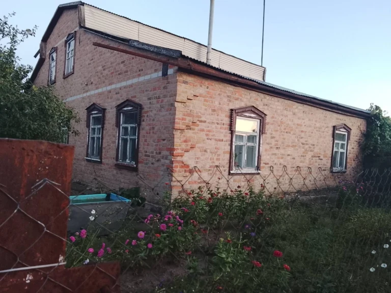 Продам газифікований цегляний будинок із виходом до річки мі