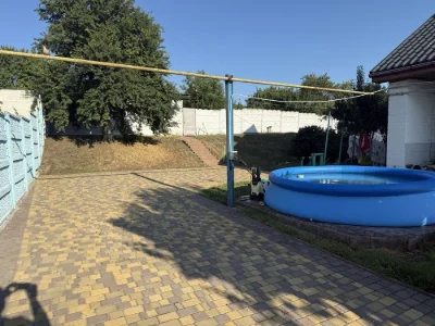 Дім за містом з хоздвором для бізнеса