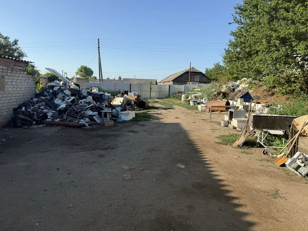 Дім за містом з хоздвором для бізнеса