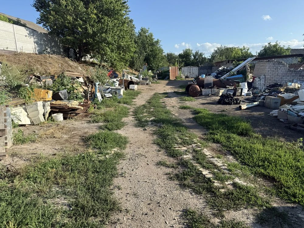Дім за містом з хоздвором для бізнеса