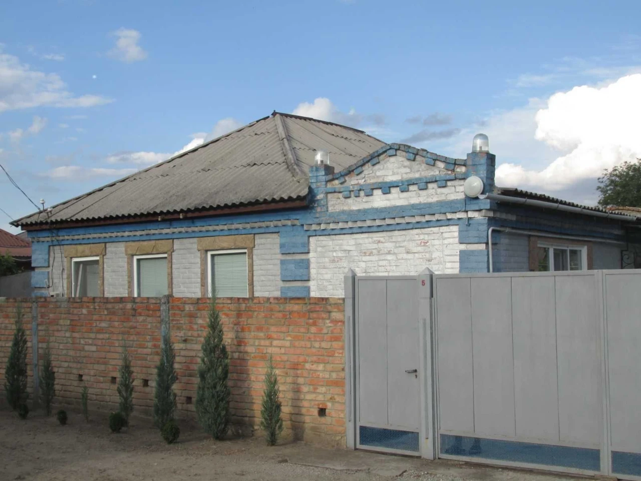 Продам  будинок по вул. В.Скринника (р-н пл.Покровської) або