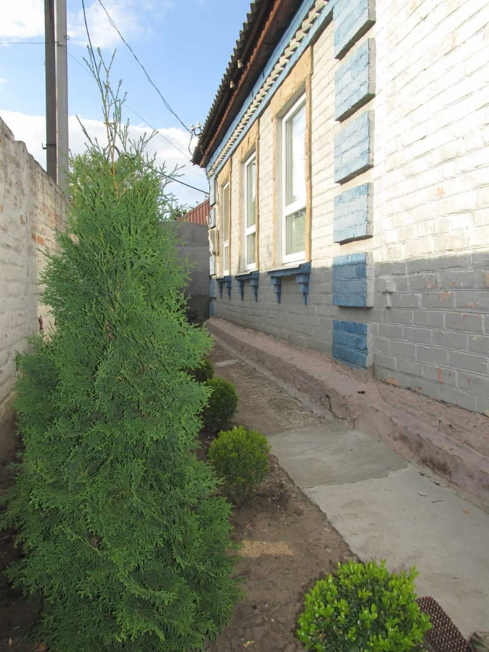 Продам  будинок по вул. В.Скринника (р-н пл.Покровської) або